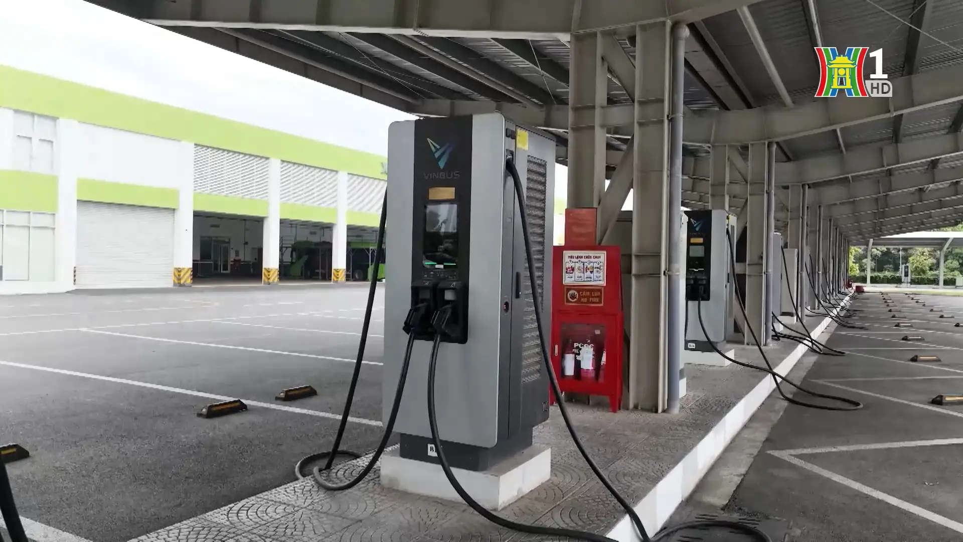 Quy hoạch hạ tầng, lắp đặt hệ thống trạm sạc xe điện | Chuyện đô thị | 06/09/2025